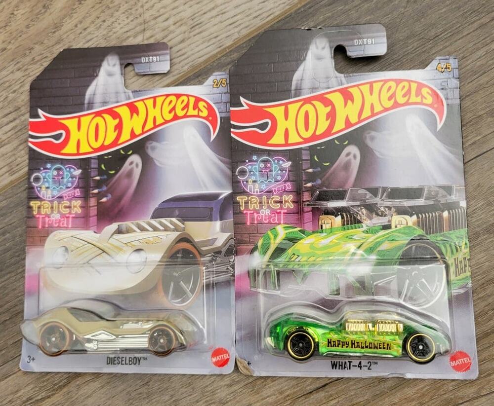 Hot Wheels Trick or Treat Halloween DXT91 Set of 2 cars NEW